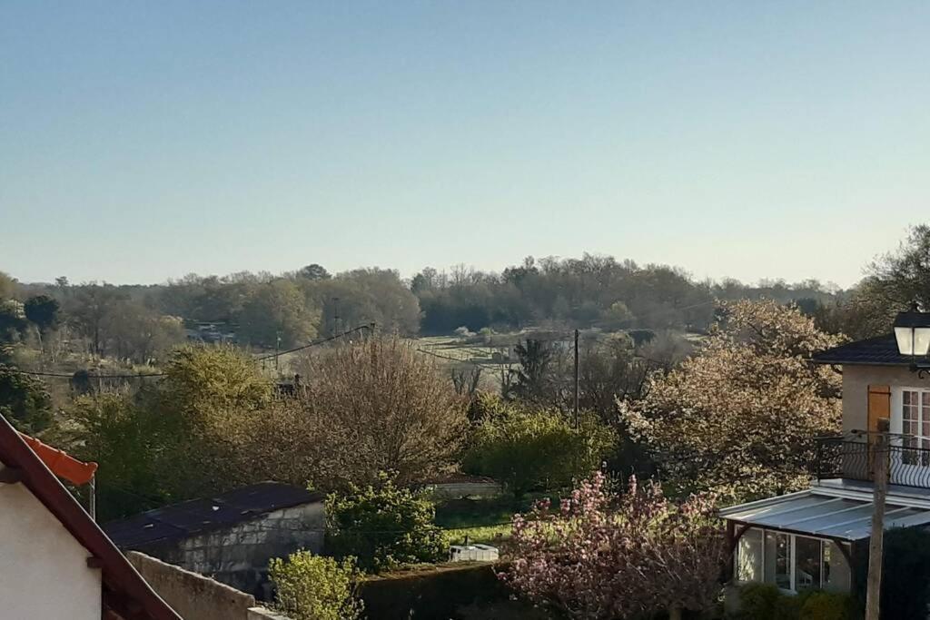 Superbe Appartement Zen Scandi au centre ville - Amazon Prime - Proche Coutras Chamadelle St Emilion - Linge et parking inclus La Roche-Chalais Extérieur photo
