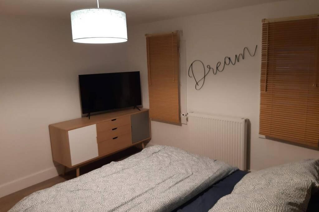 Superbe Appartement Zen Scandi au centre ville - Amazon Prime - Proche Coutras Chamadelle St Emilion - Linge et parking inclus La Roche-Chalais Extérieur photo