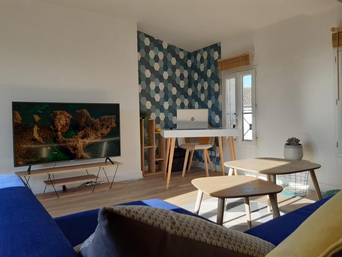 Superbe Appartement Zen Scandi au centre ville - Amazon Prime - Proche Coutras Chamadelle St Emilion - Linge et parking inclus La Roche-Chalais Extérieur photo