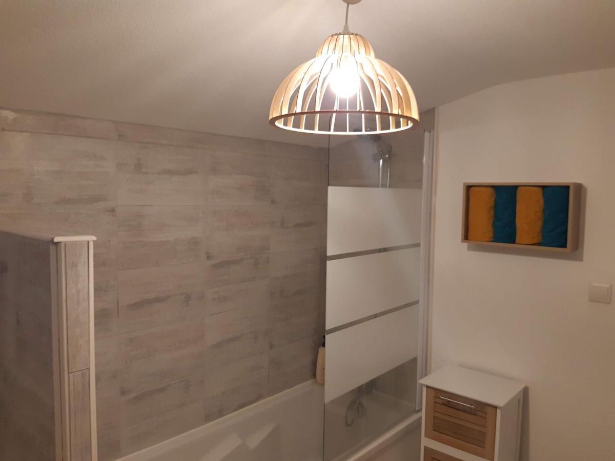 Superbe Appartement Zen Scandi au centre ville - Amazon Prime - Proche Coutras Chamadelle St Emilion - Linge et parking inclus La Roche-Chalais Extérieur photo